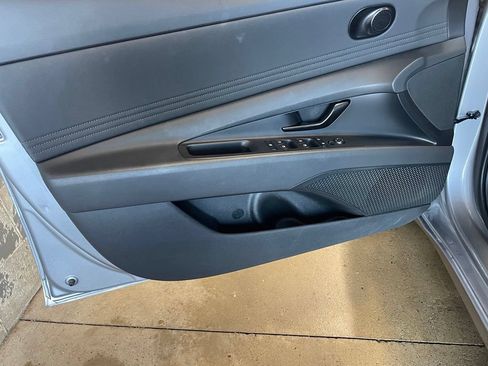 Used 2025 Hyundai Elantra Sport FWD image 9