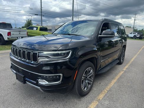 Used 2024 Jeep Wagoneer Series II AWD/4WD image 8