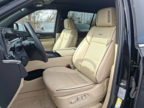 Certified 2024 Cadillac Escalade ESV Premium Luxury w/ Performance Package AWD/4WD image 16