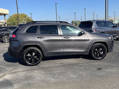 Used 2021 Jeep Cherokee Latitude Plus image 2