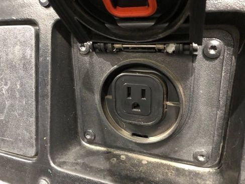 Used 2017 Toyota Tacoma TRD Off-Road image 10