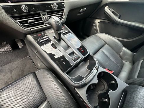 Certified 2023 Porsche Macan S AWD/4WD image 28
