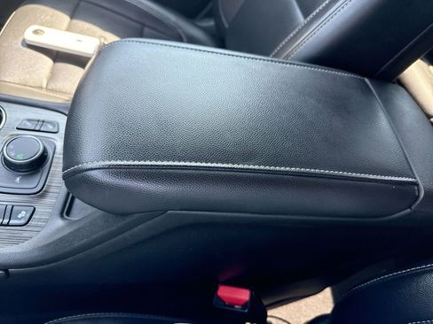 Certified 2023 GMC Acadia SLT image 20