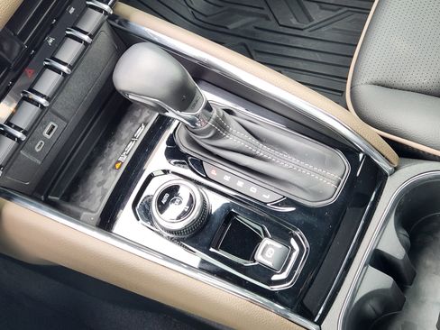 Certified 2025 GMC Canyon Denali image 16