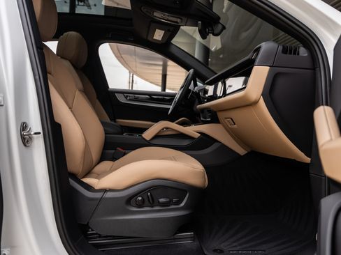 New 2026 Porsche Cayenne Coupe AWD/4WD image 41