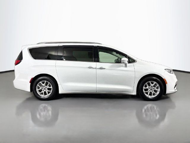 Used 2021 Chrysler Pacifica Touring-L FWD image 8