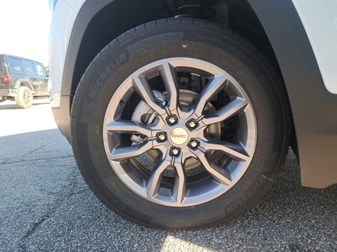 New 2024 GMC Terrain SLT image 30