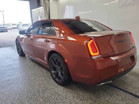 Used 2020 Chrysler 300 Touring w/ Sport Appearance Package image 10