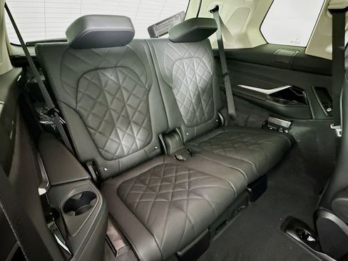Used 2025 BMW X7 xDrive40i w/ Premium Package image 33