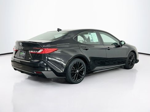 Used 2025 Toyota Camry SE FWD image 9