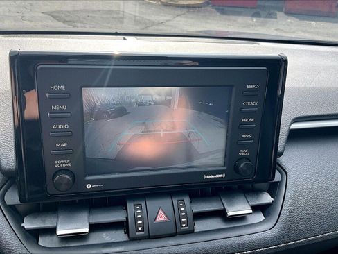 Used 2022 Toyota RAV4 XLE Premium AWD/4WD image 9