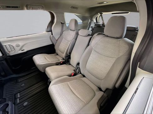Used 2021 Toyota Sienna LE FWD image 19