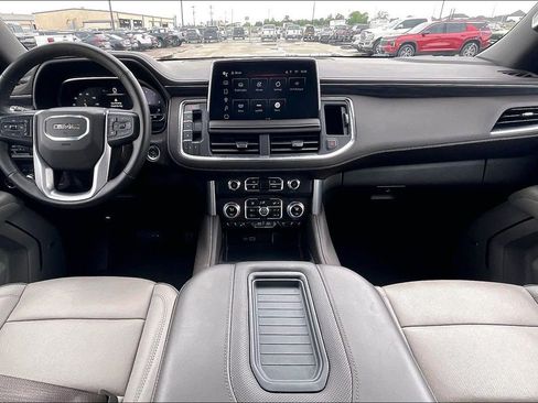 Used 2024 GMC Yukon XL SLT w/ SLT Luxury Package AWD/4WD image 7