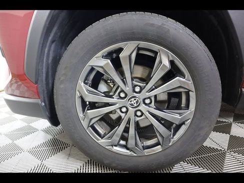 Used 2022 Toyota RAV4 XLE Premium AWD/4WD image 29
