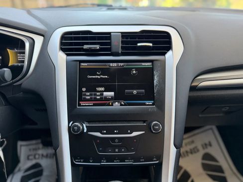 Used 2014 Ford Fusion SE FWD image 17
