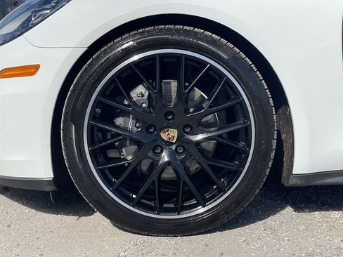 Used 2018 Porsche Panamera 4 image 41