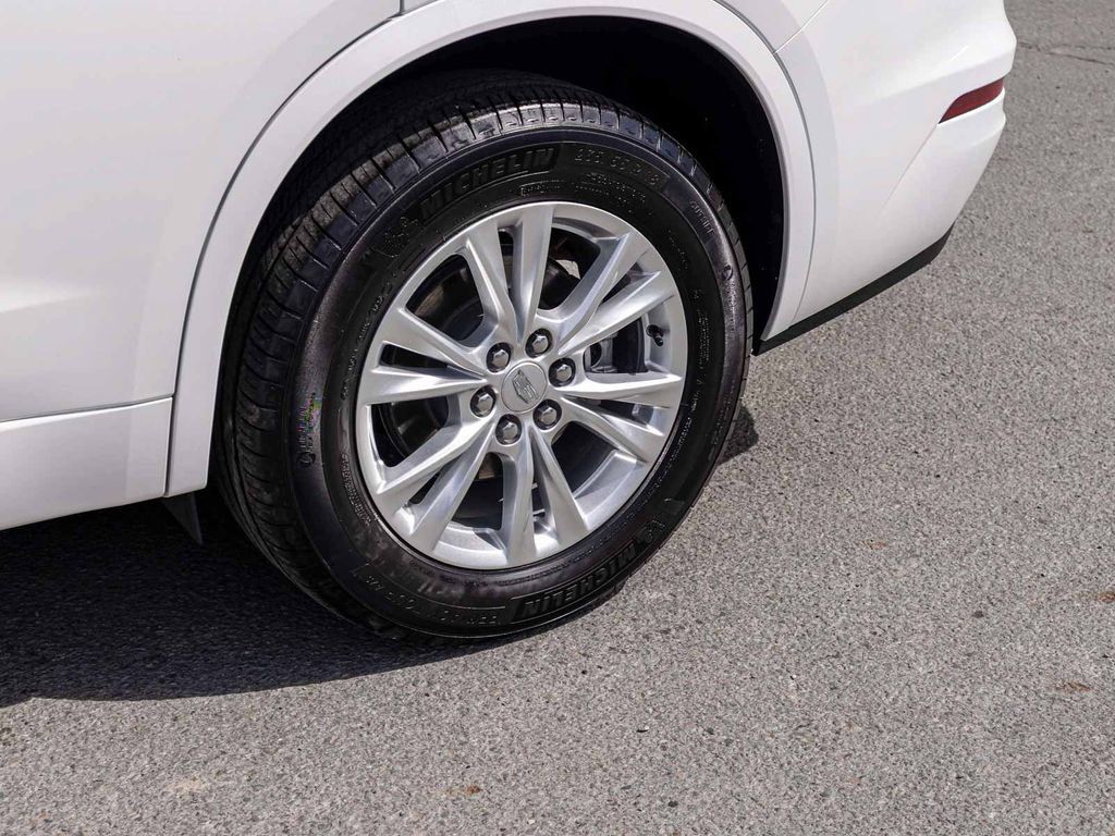 Used 2024 Cadillac XT6 Luxury w/ LPO, Floor Liner Package AWD/4WD image 8