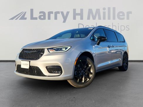 New 2026 Chrysler Pacifica Select image 1