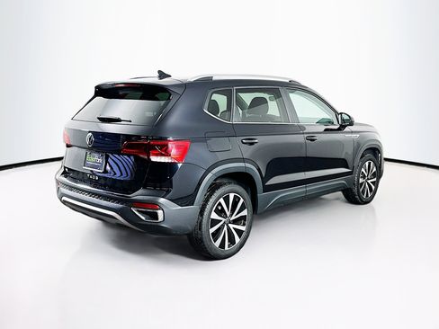 Used 2024 Volkswagen Taos SE image 9