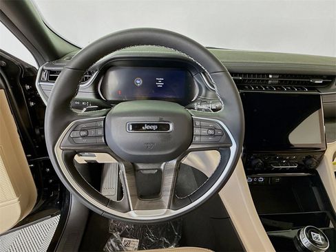 New 2025 Jeep Grand Cherokee Limited w/ Luxury Tech Group II image 11