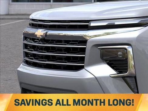 New 2026 Chevrolet Traverse LT w/ Sun and Wheel Package FWD image 13