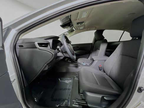 Used 2025 Toyota Corolla LE FWD image 15