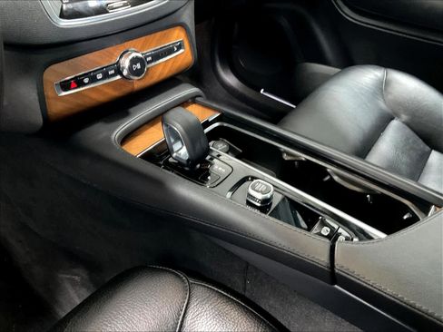 Used 2023 Volvo XC90 B6 Plus w/ Protection Package image 21