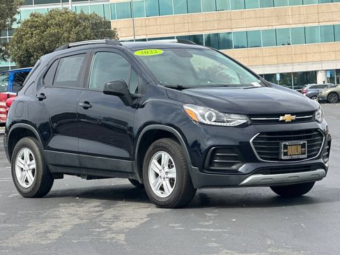 Used 2022 Chevrolet Trax LT w/ Driver Confidence Package AWD/4WD image 2