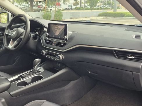 Used 2022 Nissan Altima 2.5 SV FWD image 30