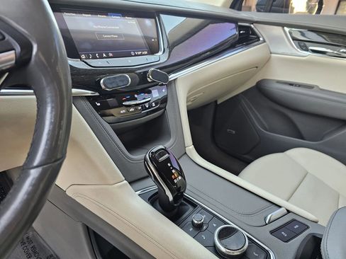 Used 2020 Cadillac XT6 Premium Luxury image 35
