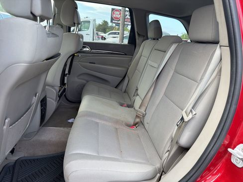 Used 2011 Jeep Grand Cherokee Laredo RWD image 9