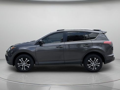 Used 2017 Toyota RAV4 LE FWD image 5