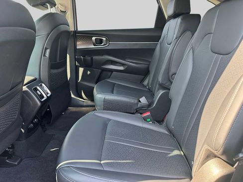 Used 2023 Kia Sorento EX AWD/4WD image 10