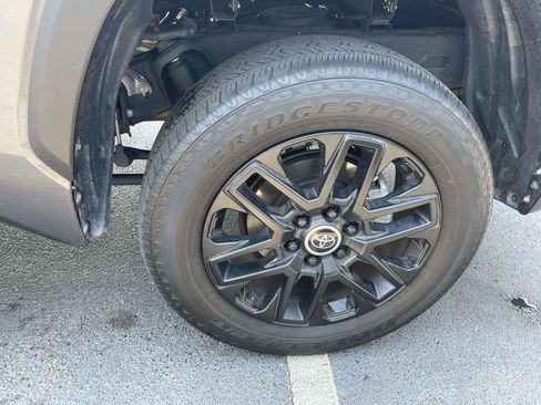 Used 2024 Toyota Tundra Limited AWD/4WD image 31