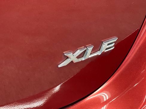 Used 2020 Toyota Yaris XLE image 25