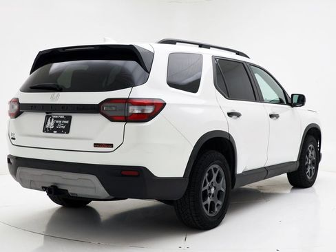 Used 2024 Honda Pilot TrailSport image 10