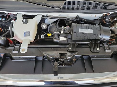 Used 2017 GMC Savana 2500 RWD image 18