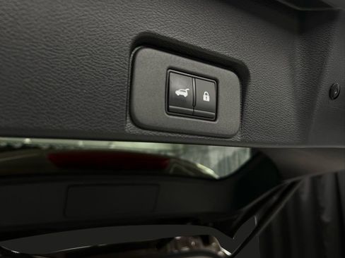 Used 2025 Nissan Rogue SV image 40