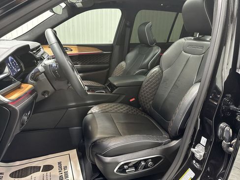 Used 2025 Jeep Grand Cherokee Summit AWD/4WD image 20