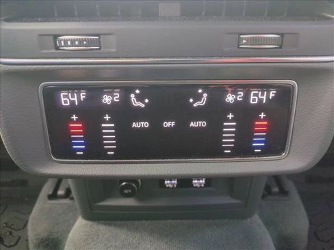 Used 2019 Audi Q8 Prestige w/ Luxury Package image 18