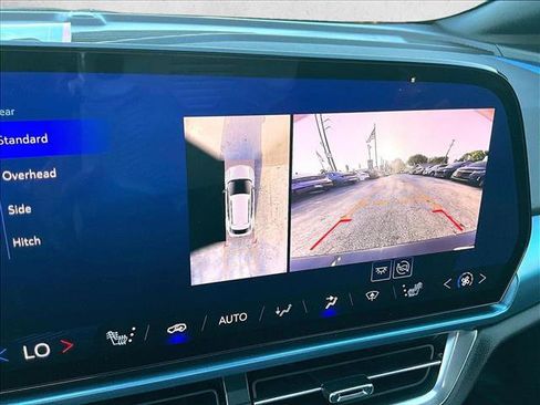 Used 2024 Chevrolet Equinox EV LT FWD image 23