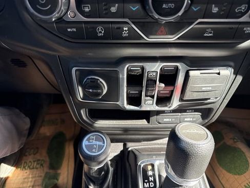 Used 2021 Jeep Gladiator Sport AWD/4WD image 24