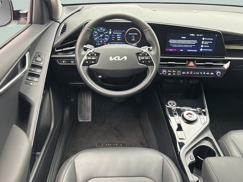 Used 2024 Kia Niro Wind w/ Wind Preserve Package FWD image 11