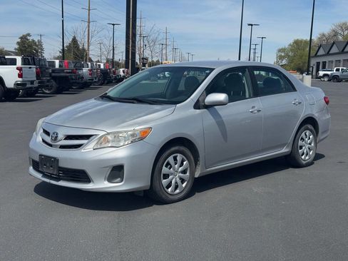 Used 2011 Toyota Corolla LE FWD image 3