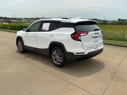 Certified 2023 GMC Terrain SLT image 6