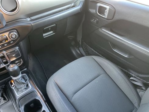 Used 2020 Jeep Gladiator Overland w/ Dual Top Group image 15