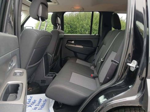 Used 2011 Jeep Liberty Renegade AWD/4WD image 15
