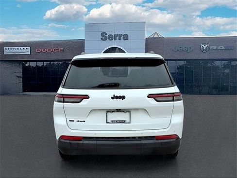 Used 2021 Jeep Grand Cherokee L Laredo image 5