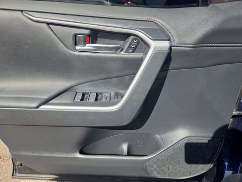 Used 2020 Toyota RAV4 Limited FWD image 16