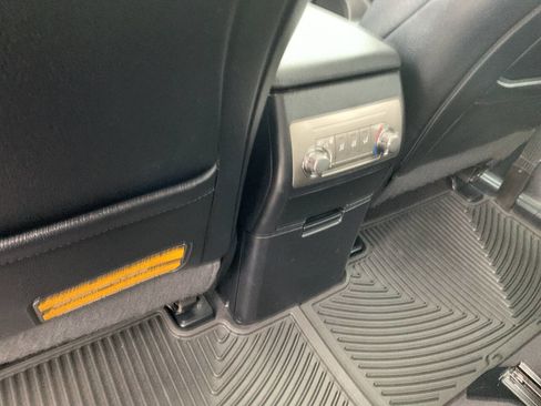 Used 2013 Toyota Highlander SE image 11